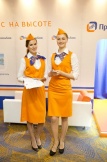 Психологи утверждают, что ничто так не поднимает настроение, как улыбающиеся девушки в оранжевых платьях!